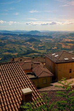 Muhteşem bir İtalyan manzarasına bakın.