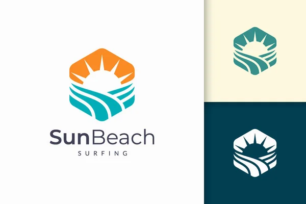 Логотип Океана Моря Абстрактной Воде Солнце Представляют Собой Приключения — стоковый вектор
