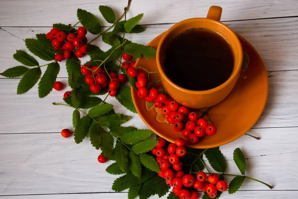 Orange Mug Hot Tea Wooden Table Rowan Leaves — Stock Photo, Image