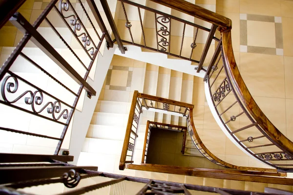 Bel Escalier Intérieur Doublé Tuiles Beiges Couleur Avec Des Accents — Photo