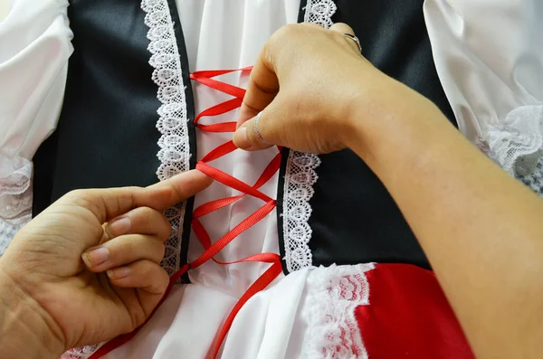 Costume Noir Rouge Blanc Pour Fille Mains Une Couturière Décorer — Photo