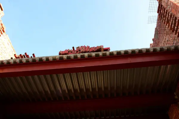 Onafgewerkte Muur Van Rood Bakstenen Huis Zonder Dak Bouwplaats Van — Stockfoto