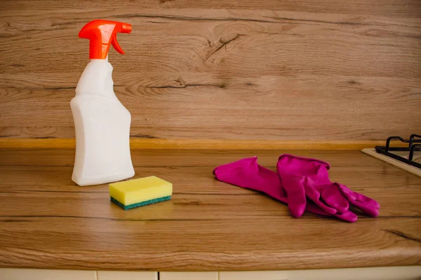 Резиновые Перчатки Губка Чистящее Средство Столе Концепция Очистки Дома — стоковое фото