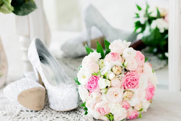 Sapatos de flores de casamento — Fotografia de Stock