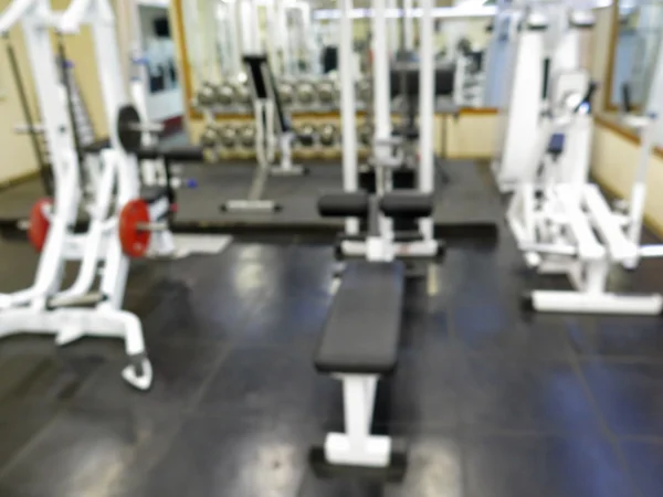 Imagem borrada abstrato de ginásio atlético interior para fitness com fundo bokeh — Fotografia de Stock