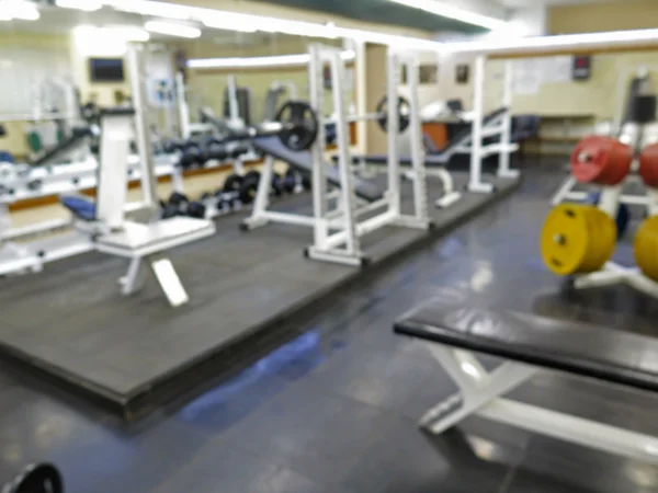 Imagen borrosa abstracta del gimnasio deportivo interior para fitness con fondo bokeh —  Fotos de Stock