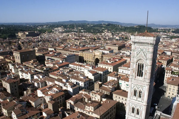 Campanile van Giotto en daken — Stockfoto
