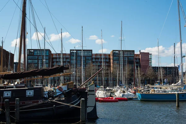 アムステルダムのイルブルク港のヨット — ストック写真