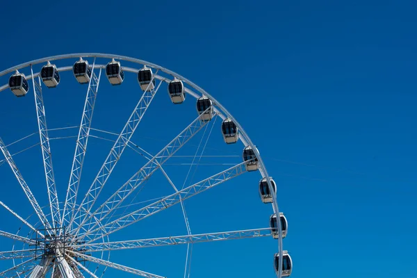 Koło Ferris Pobliżu Morza — Zdjęcie stockowe