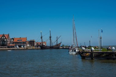 Volendam 'da evler ve tekneler