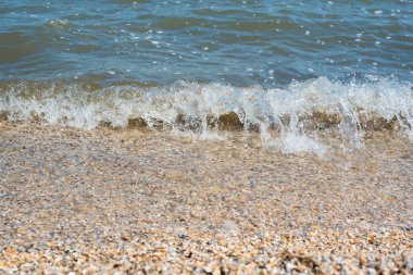 Deniz kıyısındaki dalgalar