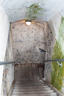 Eski grunge terk edilmiş güçlendirme binası 