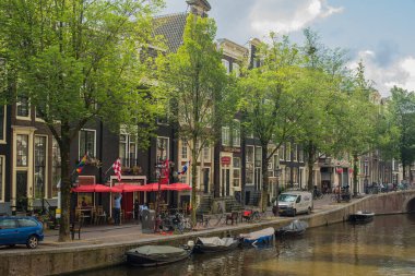 Amsterdam 'daki şehir kanalı evleri