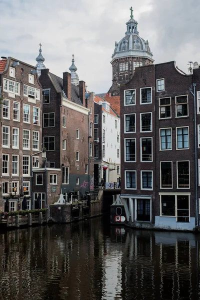 Дома Городских Каналах Амстердама — стоковое фото