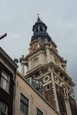 Amsterdam 'ın merkezindeki kilise.