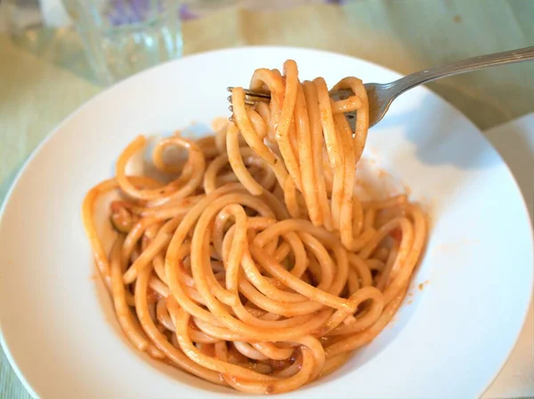 Prato Macarrão Tomate Italiano Rolou Garfo — Fotografia de Stock