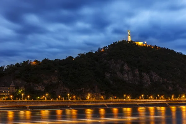 Gellert Hill y Estatua de la Libertad en Budapest — Foto de Stock