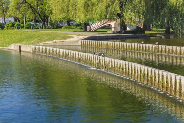 Budapeşte'nin parklarından biri olan havuzda