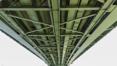 Budapeşte'de Özgürlük Köprüsü İnşaatı