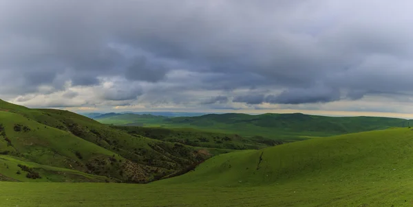 Primavera de montaña en Azerbaiyán.Goychay.Ismayilli región — Foto de Stock