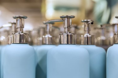 Banyo aksesuarları raf