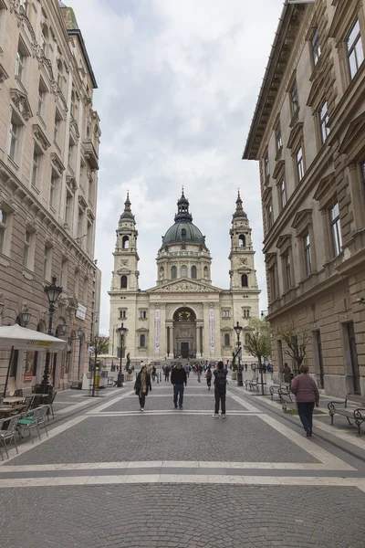 Ungarisch, budapest - 15. april 2016: st. stephen 's basilica in budap — Stockfoto