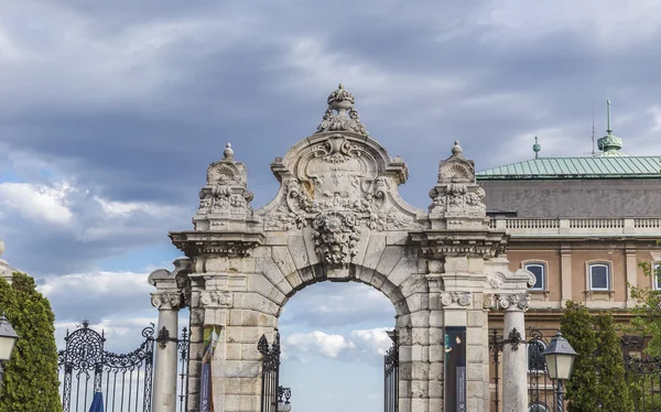 Ungarn, Budapest - 15. April 2016: das Tor zum königlichen p — Stockfoto