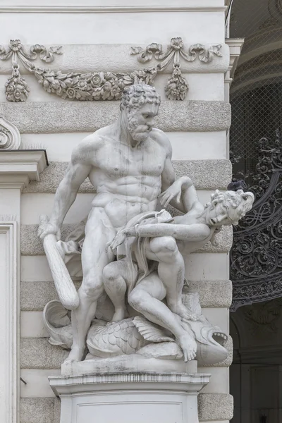 Composição Os Trabalhos de Hércules em frente ao Palácio de Hofburg. — Fotografia de Stock