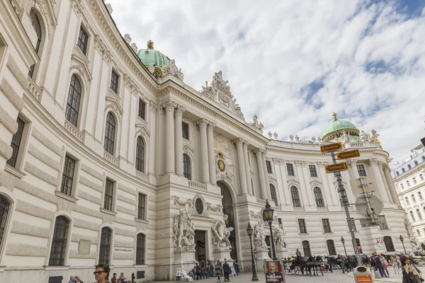 Österreich, Wien - 17. April 2016: der Haupteingang des Palastes — Stockfoto