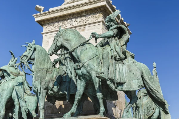 Estátuas na Praça Heróis em Budapeste — Fotografia de Stock