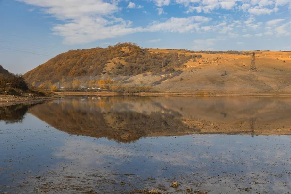 Innsjøen Landsby Aserbajdsjan Høsten – stockfoto