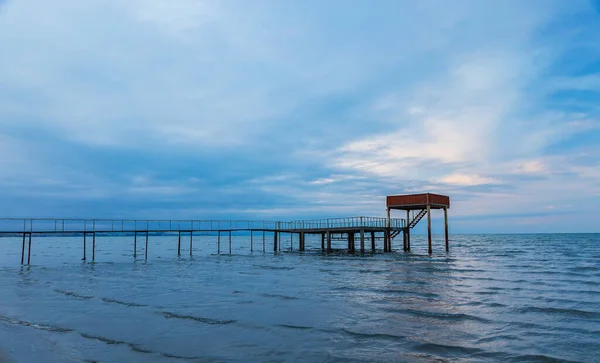 Gün Batımında Denize Açılacak Bir Iskele — Stok fotoğraf