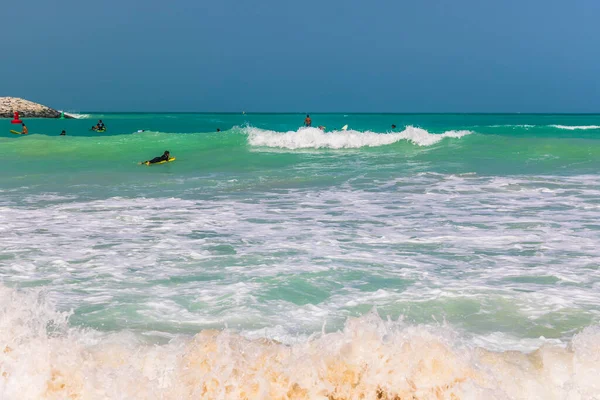 Dubai Bae Mart 2021 Dubai Sahillerinde Sörf Yapan Gençler — Stok fotoğraf