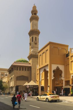 Dubai, BAE - 04 Mart 2021: Dubai 'nin Altın Çarşısı bölgesindeki cami
