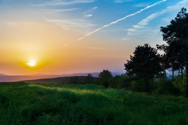 Azerbaycan dağlarında gün batımı