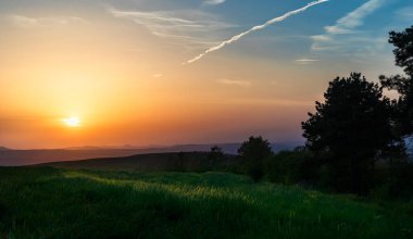 Azerbaycan dağlarında gün batımı