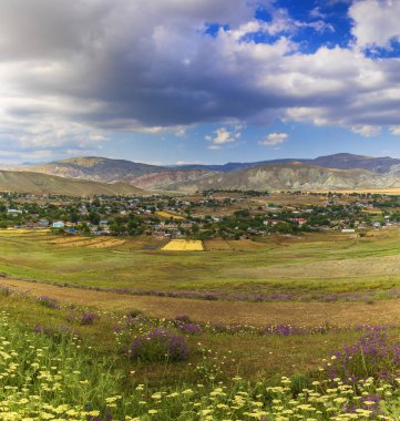 Yazın Khilmilli Köyünün Panoraması