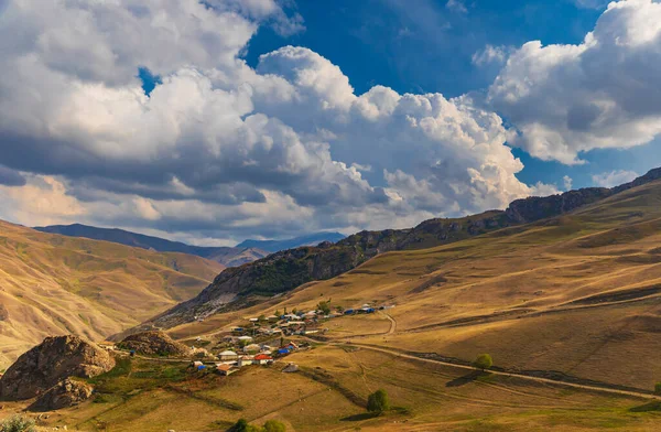 Pueblo Alta Montaña Cek Verano — Foto de Stock