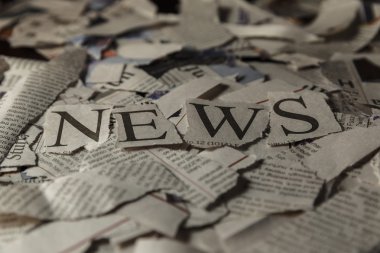 yırtık kağıt ve başlıklar 