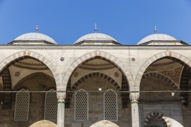 Istanbul'da Sultan Ahmed Camii avlusu