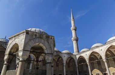 Istanbul'da Sultan Ahmed Camii avlusu