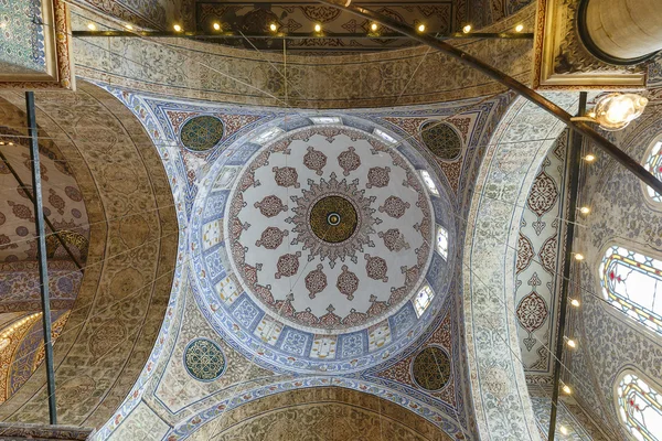 Kupol i moskén av sultanen Ahmed i Istanbul — Stockfoto
