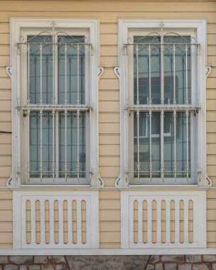 ahşap ev duvar kaplamaları ve pencere