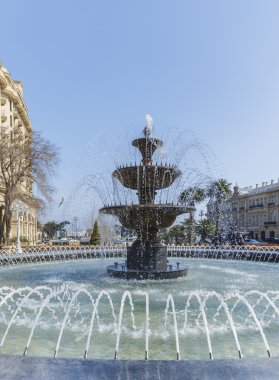 Bakıda parkta çeşme