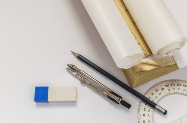 Cetvel, pergel, silgi, iletki, kalem ve aydınger kağıdı r