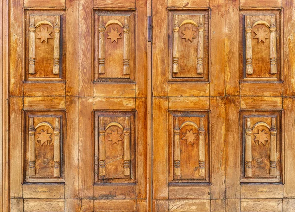 Old wooden door in oriental style — Stock Photo, Image