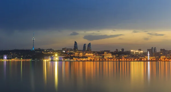 Panorama da avenida à beira-mar em Baku Azerbaijão — Fotografia de Stock