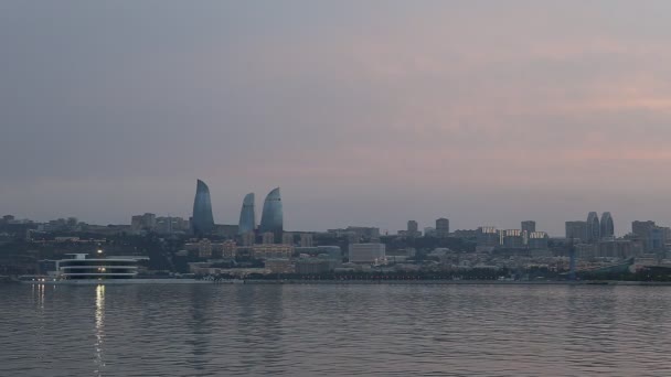 Panorama van de kust boulevard in Baku, Azerbeidzjan — Stockvideo