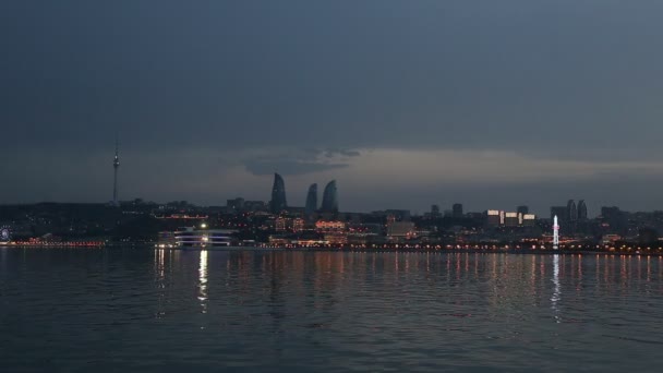 Panorama van de kust boulevard in Baku, Azerbeidzjan — Stockvideo