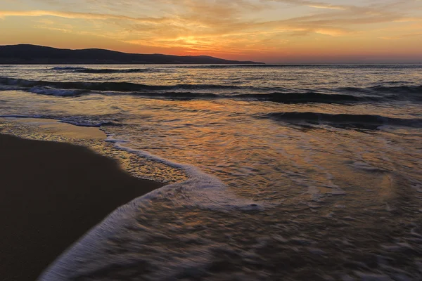 Soluppgång på kusten av Sunny Beach i Bulgarien — Stockfoto